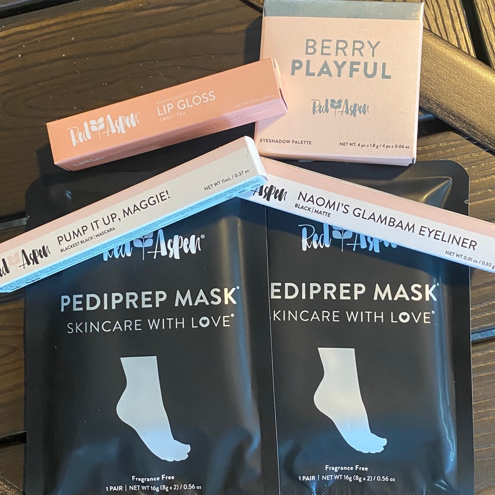 Red Aspen eye, lip gloss & pedi mask set